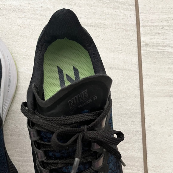 Nike Women’s Zoom Pegasus 37 - Picture 4 of 5